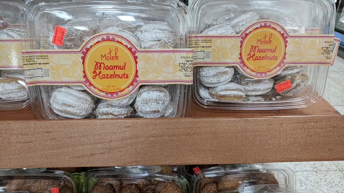 Greenhalgh's – bakery in Warrington town centre